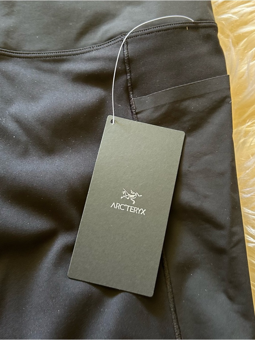 Arc'teryx Essent Black High-Rise Bike Shorts 8” SZ 4 - Picture 7 of 12
